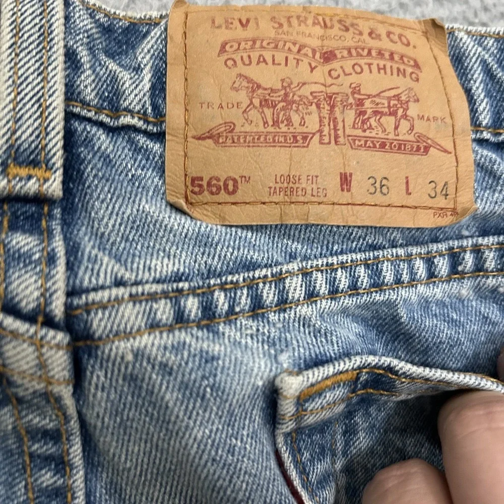 Vintage Levis Jeans Mens 36x34 Blue Denim 560 Loose Fit Tapered Leg Light Wash